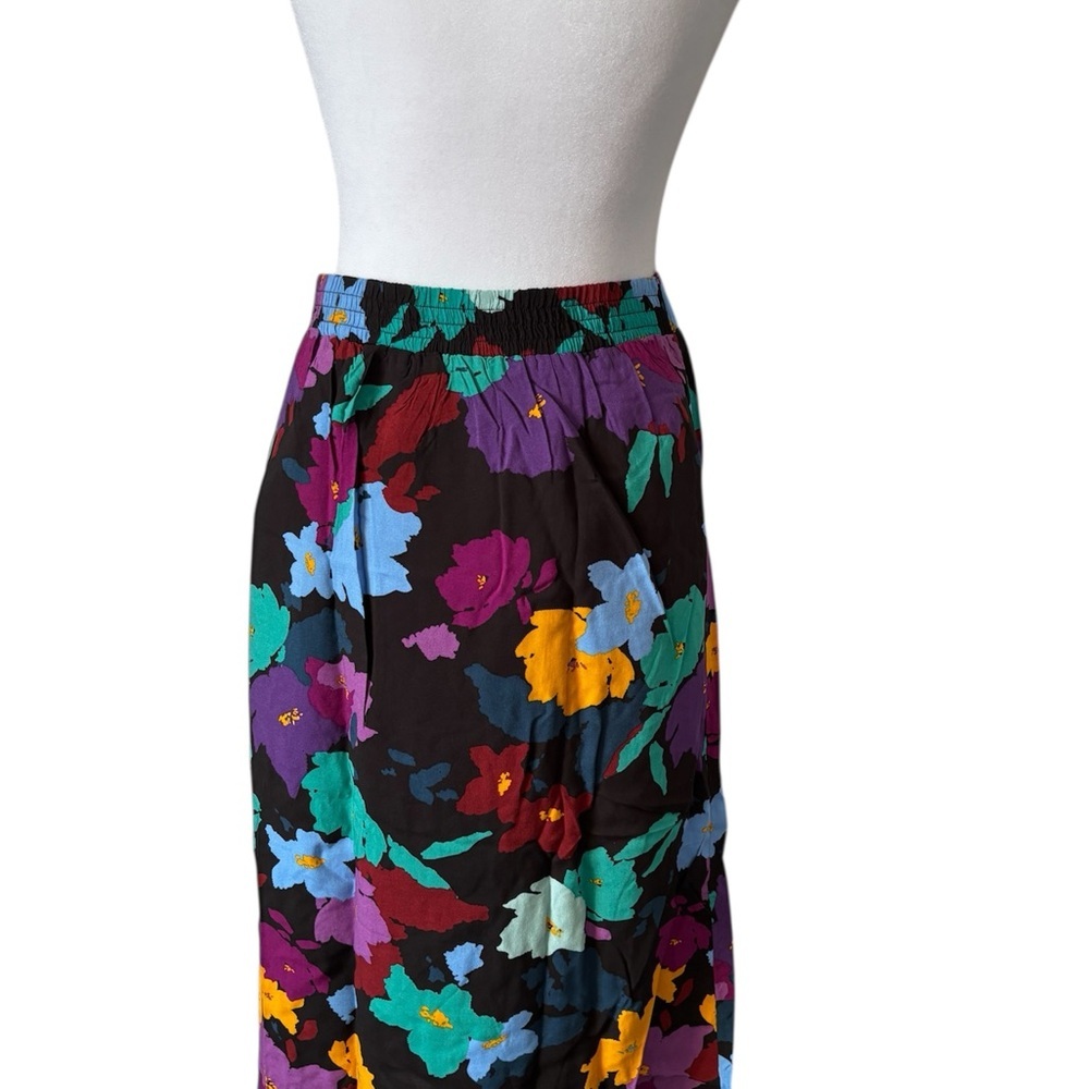 AnyBody A-Line Skirt - Black with Multicolor Floral 52 % Viscose 48% Cotton - Picture 2 of 7